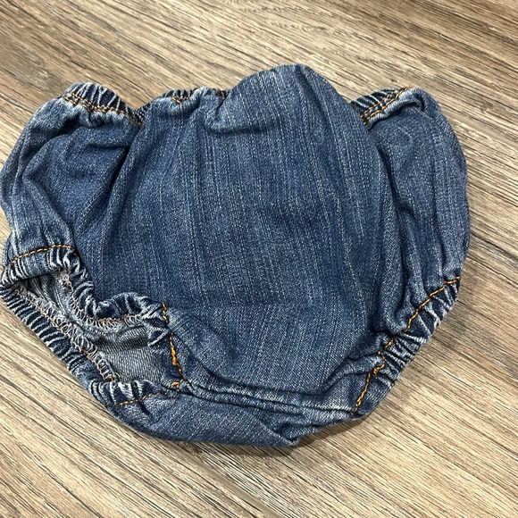 🦄5/26 guess jeans bummies/ diaper cover - Picture 2 of 4